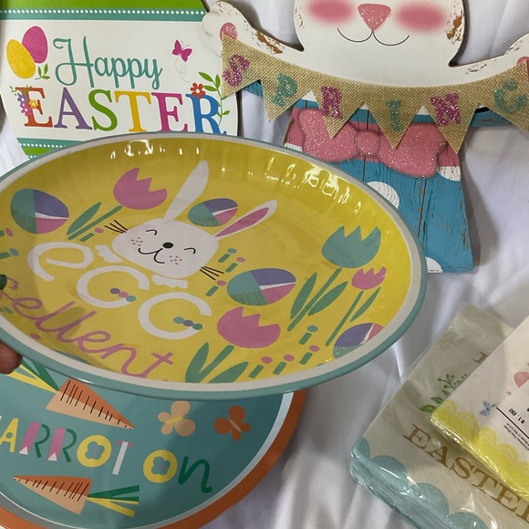 Easter Dinnerware Set & Decor,Platters, Napkins, Plastic Eggs 2 Wall Decorations - Picture 11 of 14